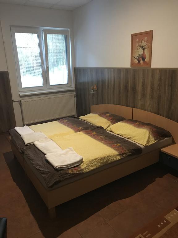 Batavya Penzion Topoľčany Exterior foto