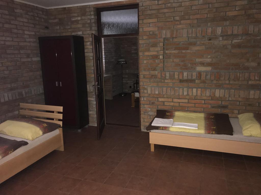 Batavya Penzion Topoľčany Exterior foto