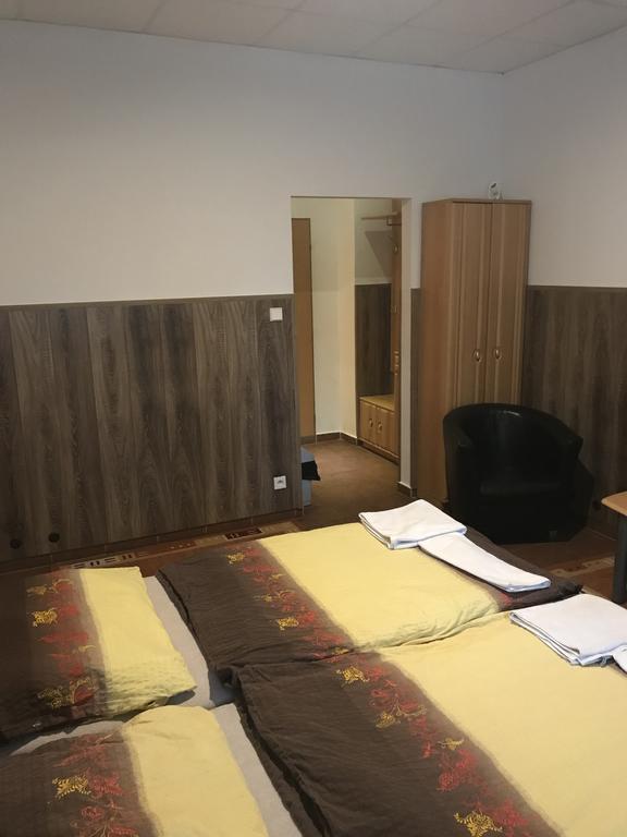 Batavya Penzion Topoľčany Exterior foto