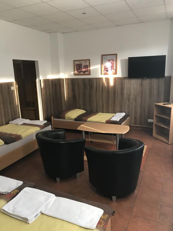 Batavya Penzion Topoľčany Exterior foto