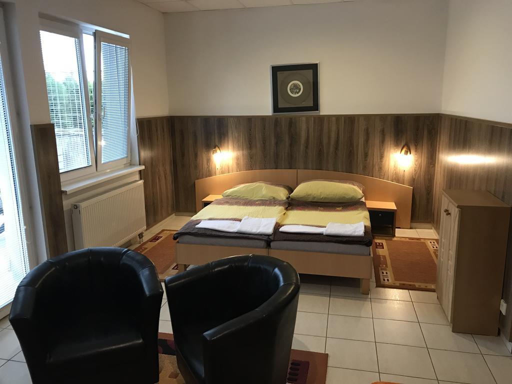 Batavya Penzion Topoľčany Exterior foto